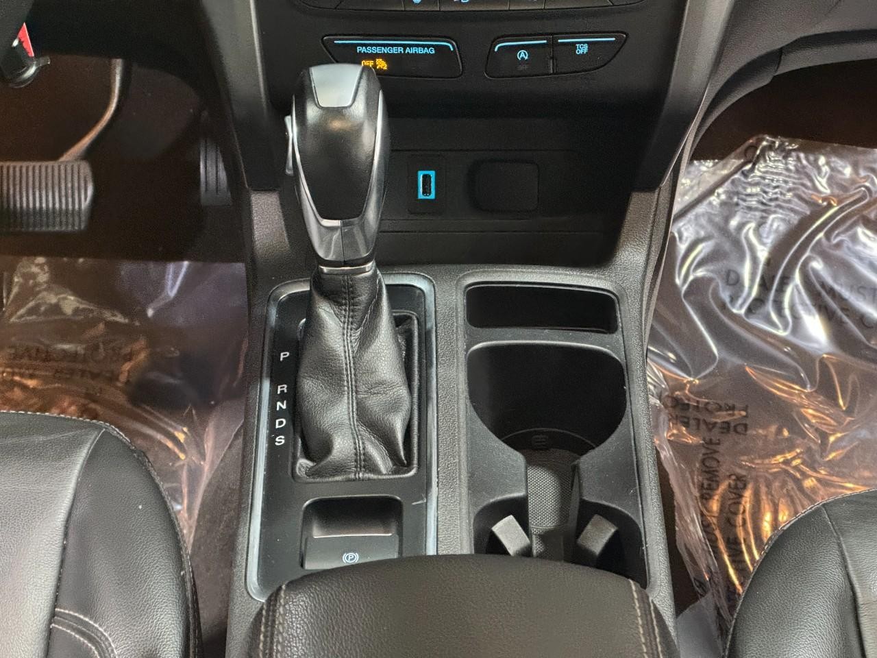 Ford Escape Vehicle Full-screen Gallery Image 16