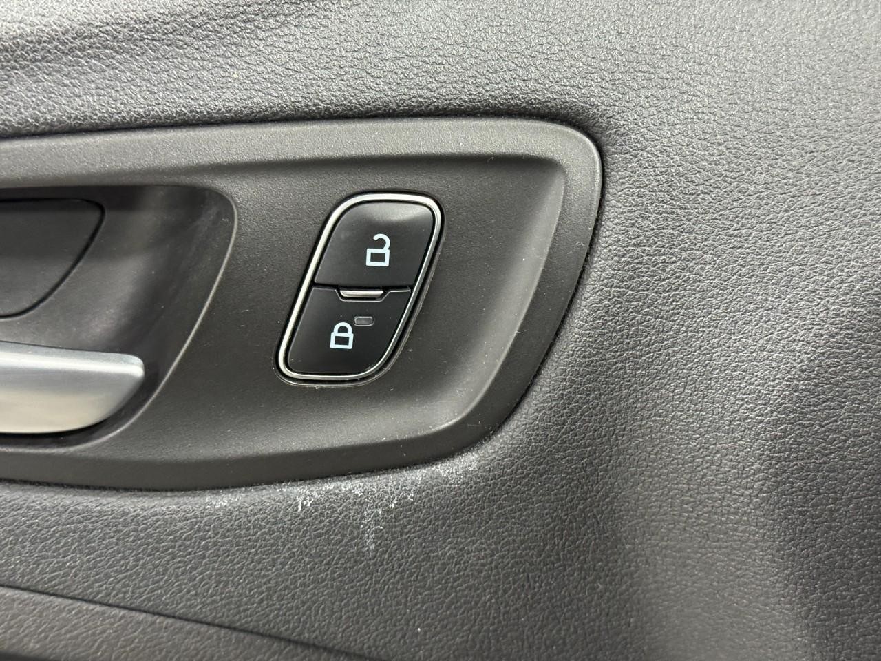 Ford Escape Vehicle Full-screen Gallery Image 22