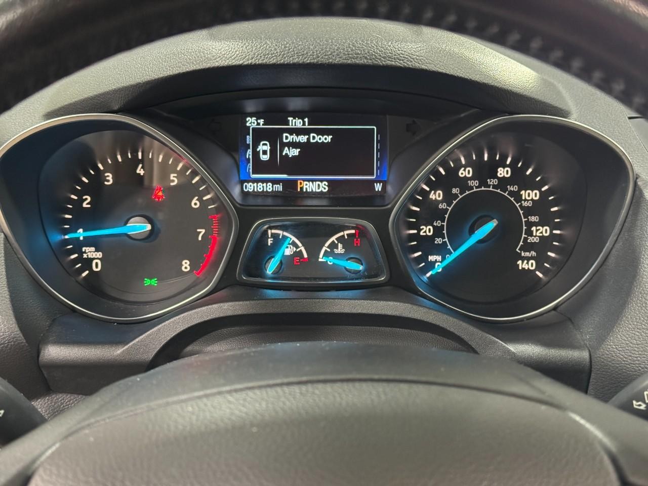 Ford Escape Vehicle Full-screen Gallery Image 30