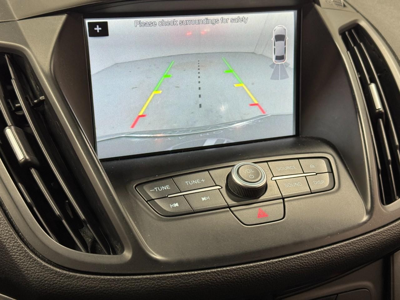 Ford Escape Vehicle Full-screen Gallery Image 31