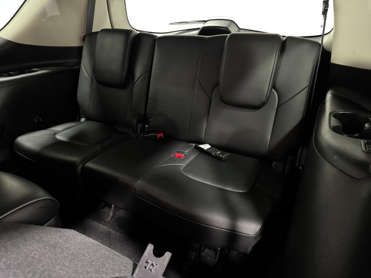 INFINITI QX80 Vehicle Full-screen Gallery Image 8