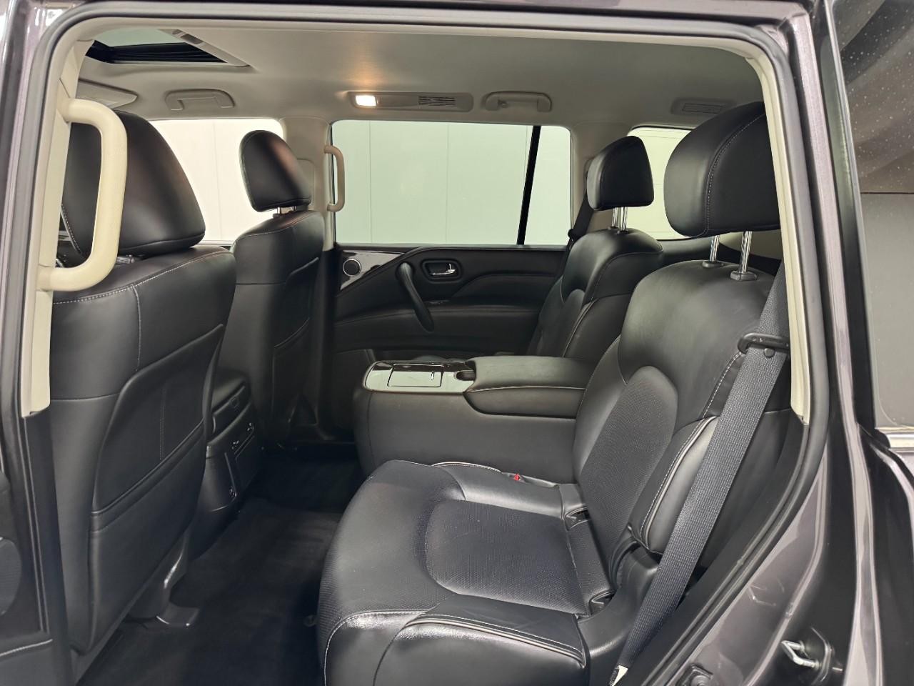 INFINITI QX80 Vehicle Full-screen Gallery Image 9