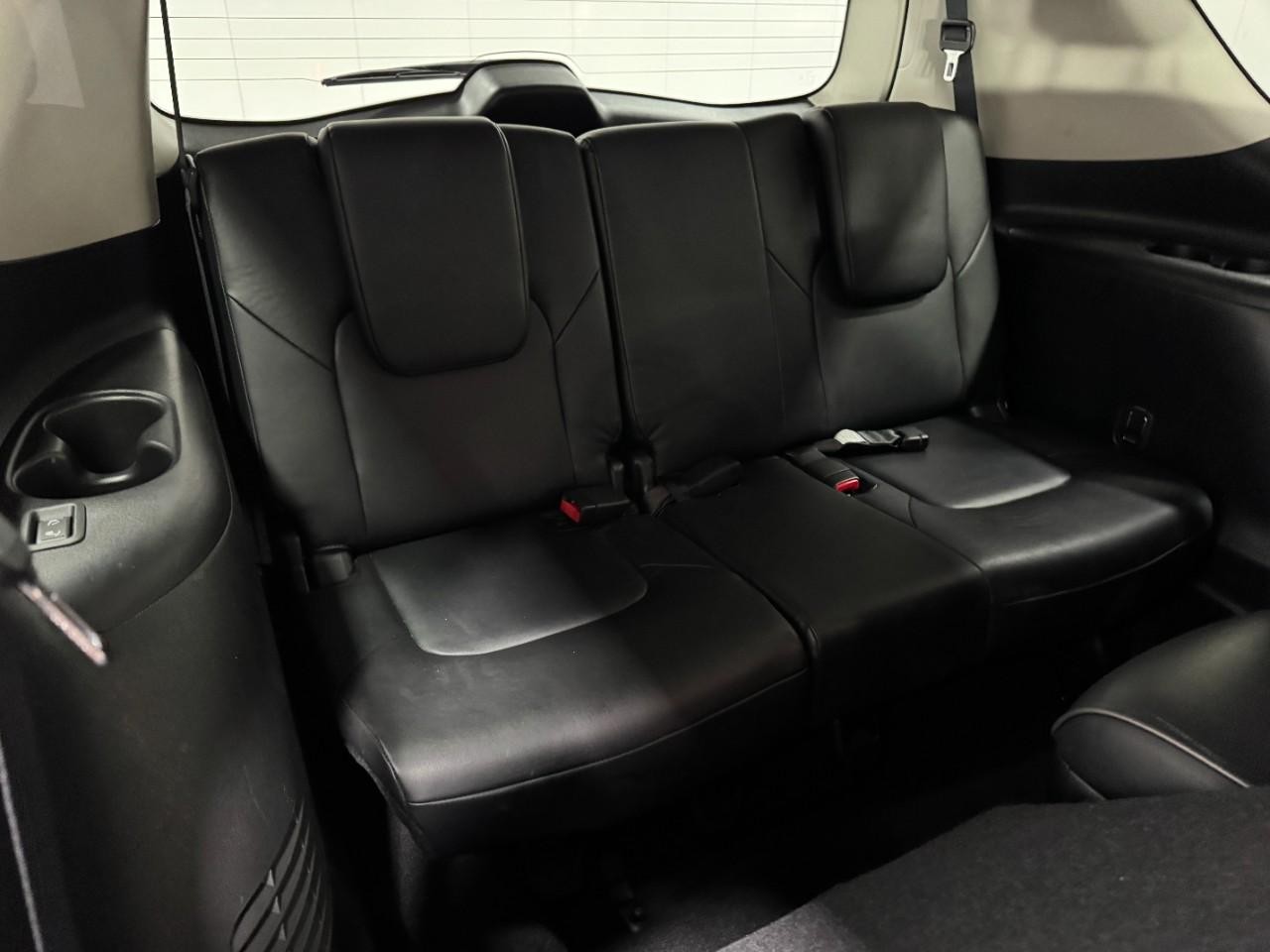 INFINITI QX80 Vehicle Full-screen Gallery Image 11