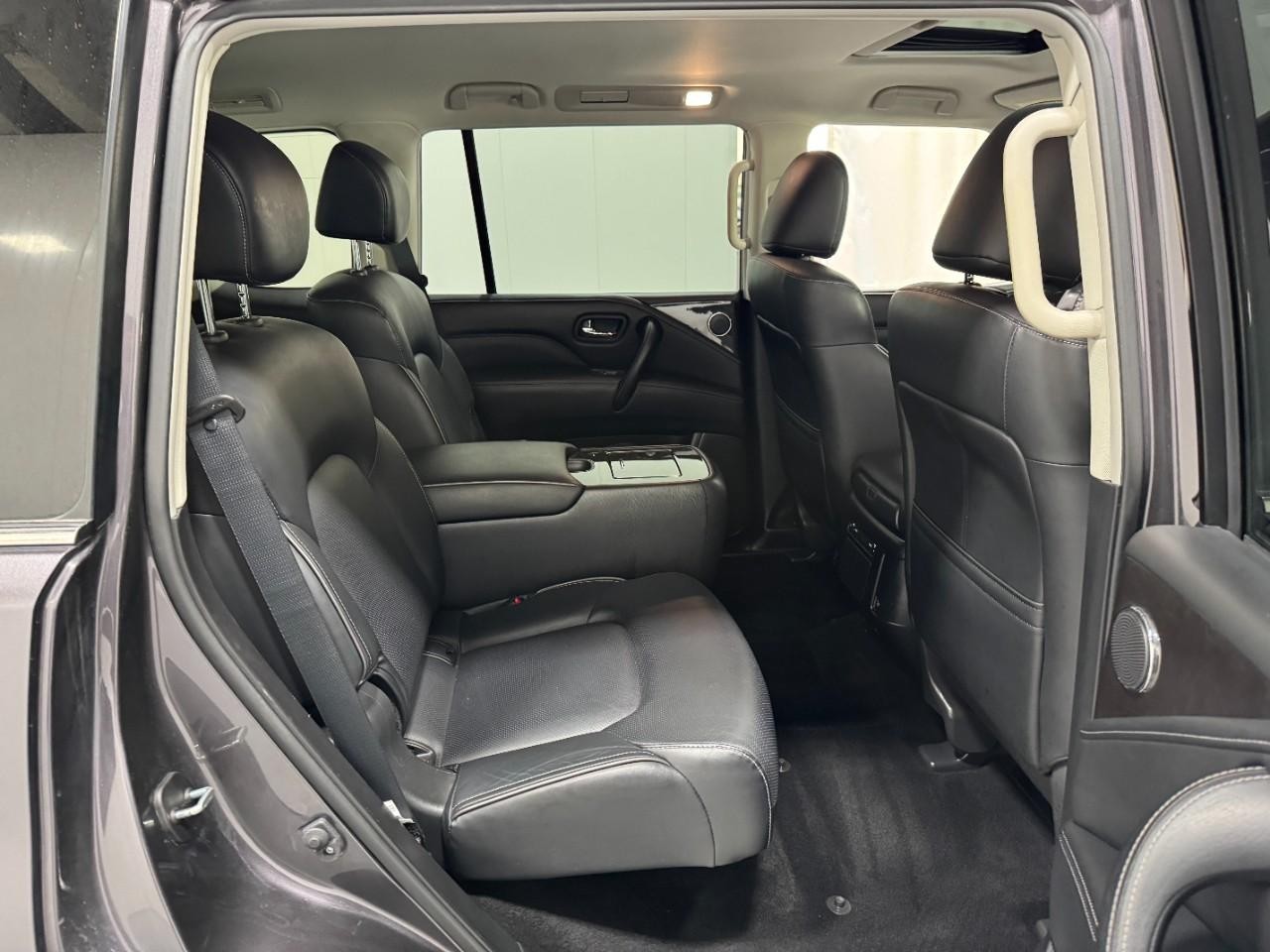 INFINITI QX80 Vehicle Full-screen Gallery Image 12