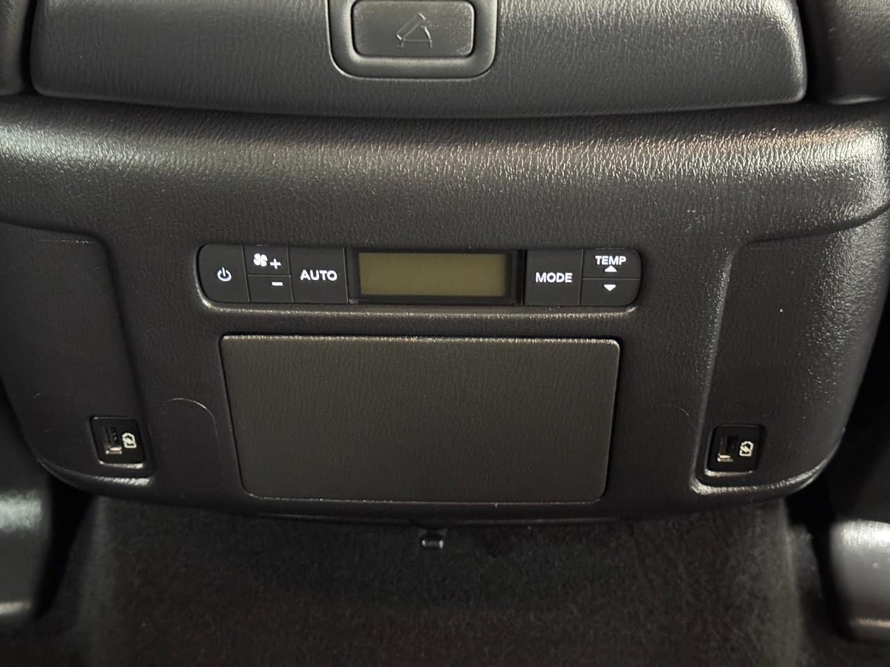 INFINITI QX80 Vehicle Full-screen Gallery Image 13