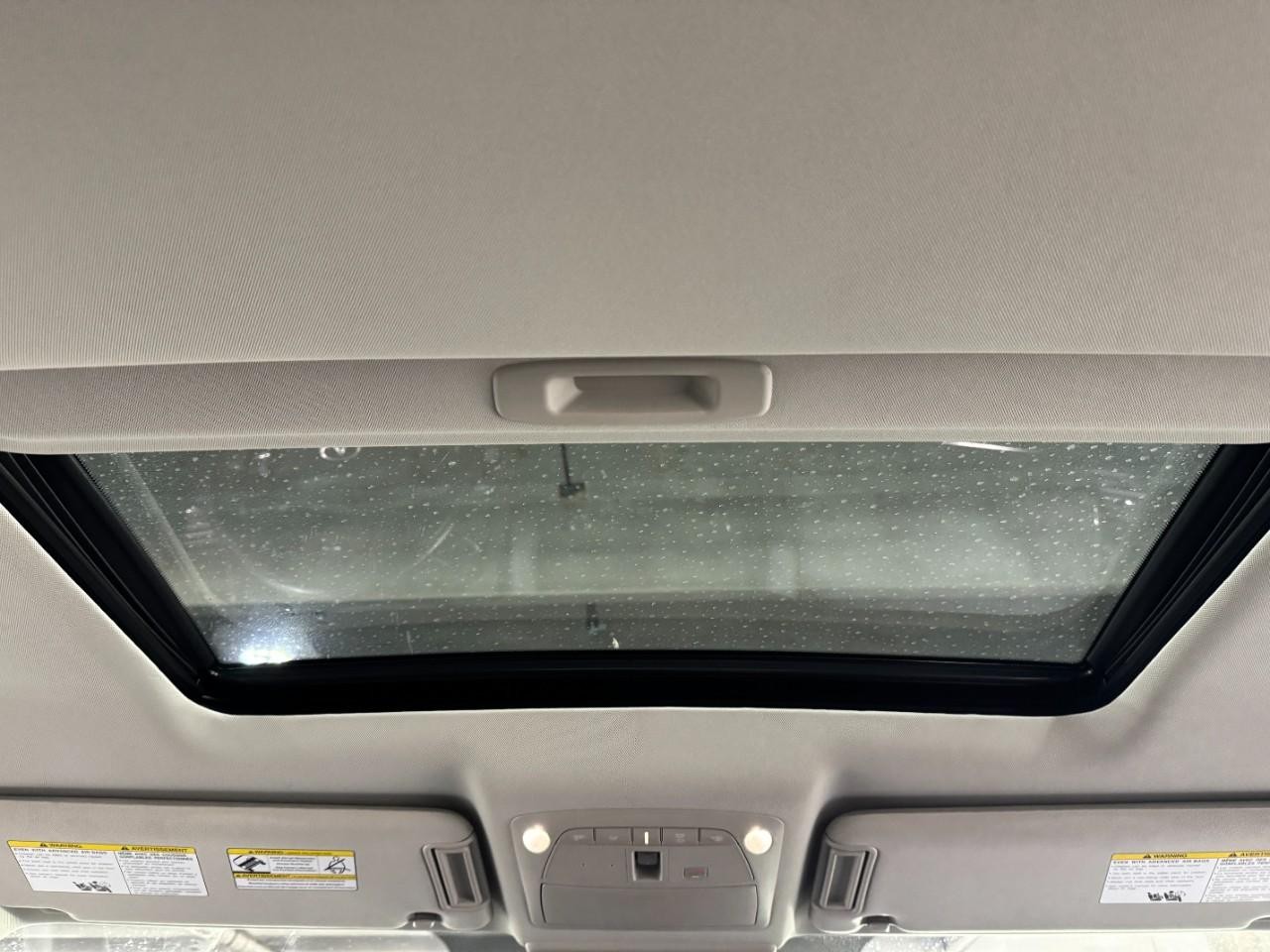 INFINITI QX80 Vehicle Full-screen Gallery Image 14