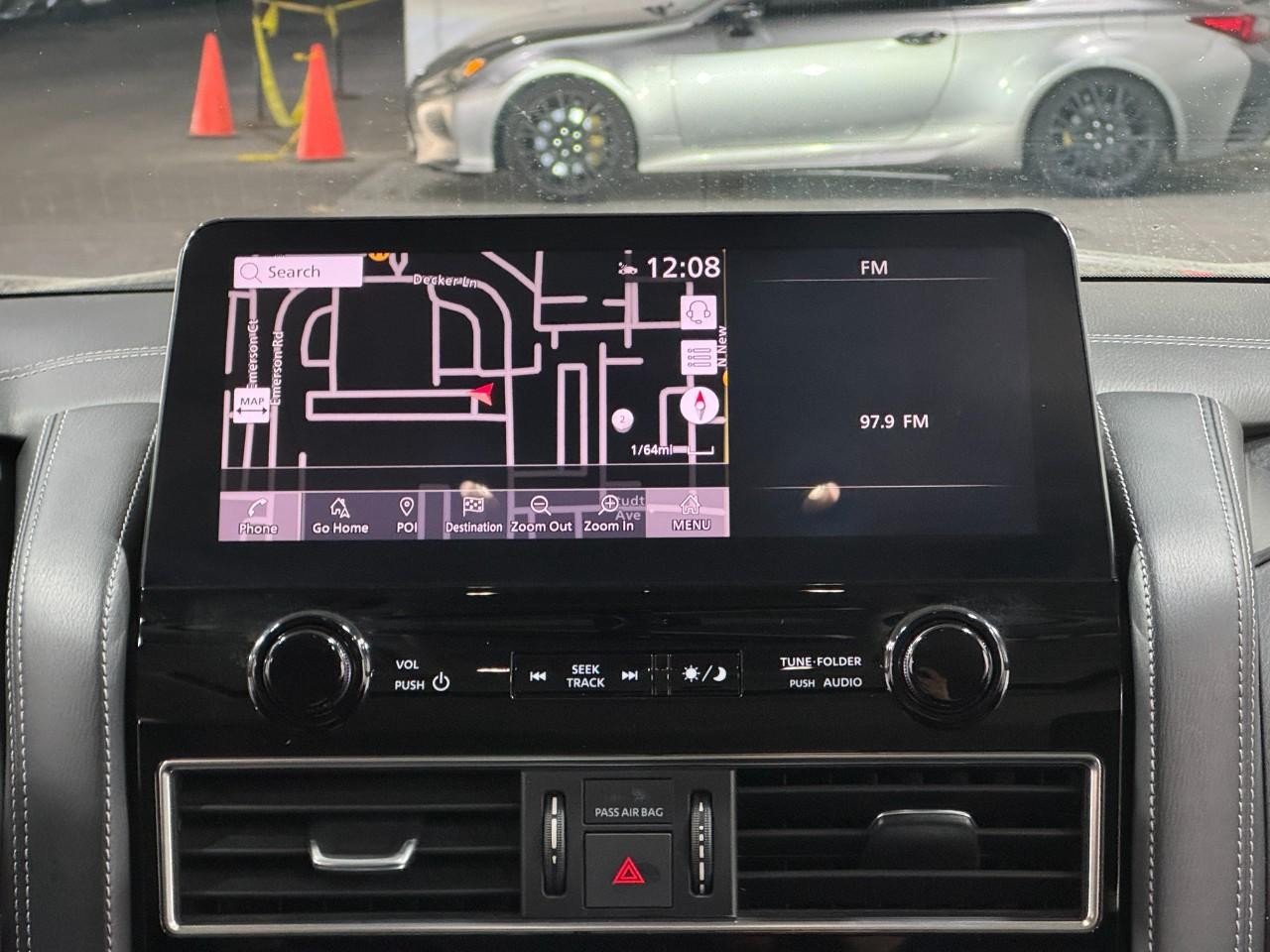 INFINITI QX80 Vehicle Full-screen Gallery Image 17