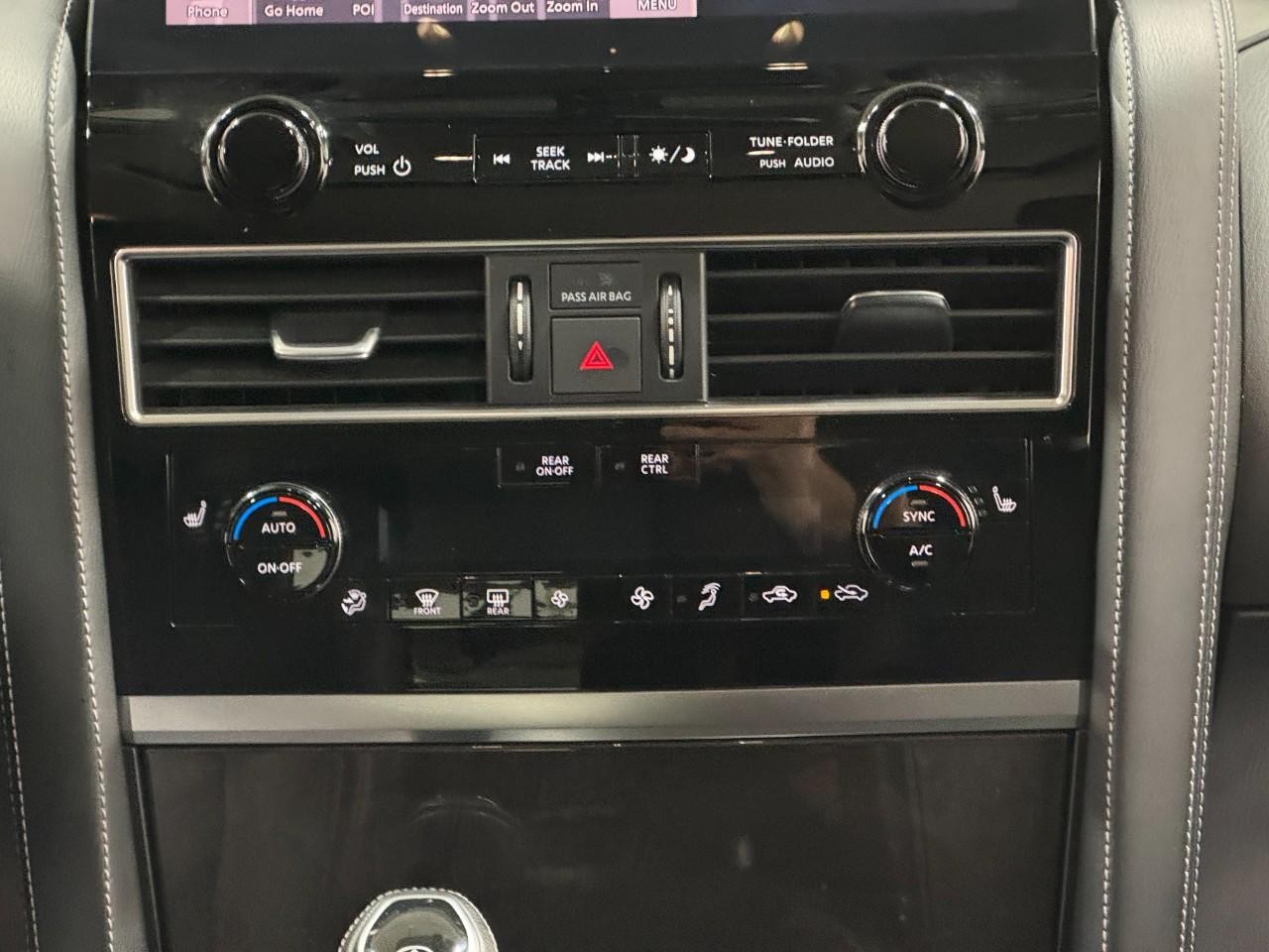 INFINITI QX80 Vehicle Full-screen Gallery Image 18