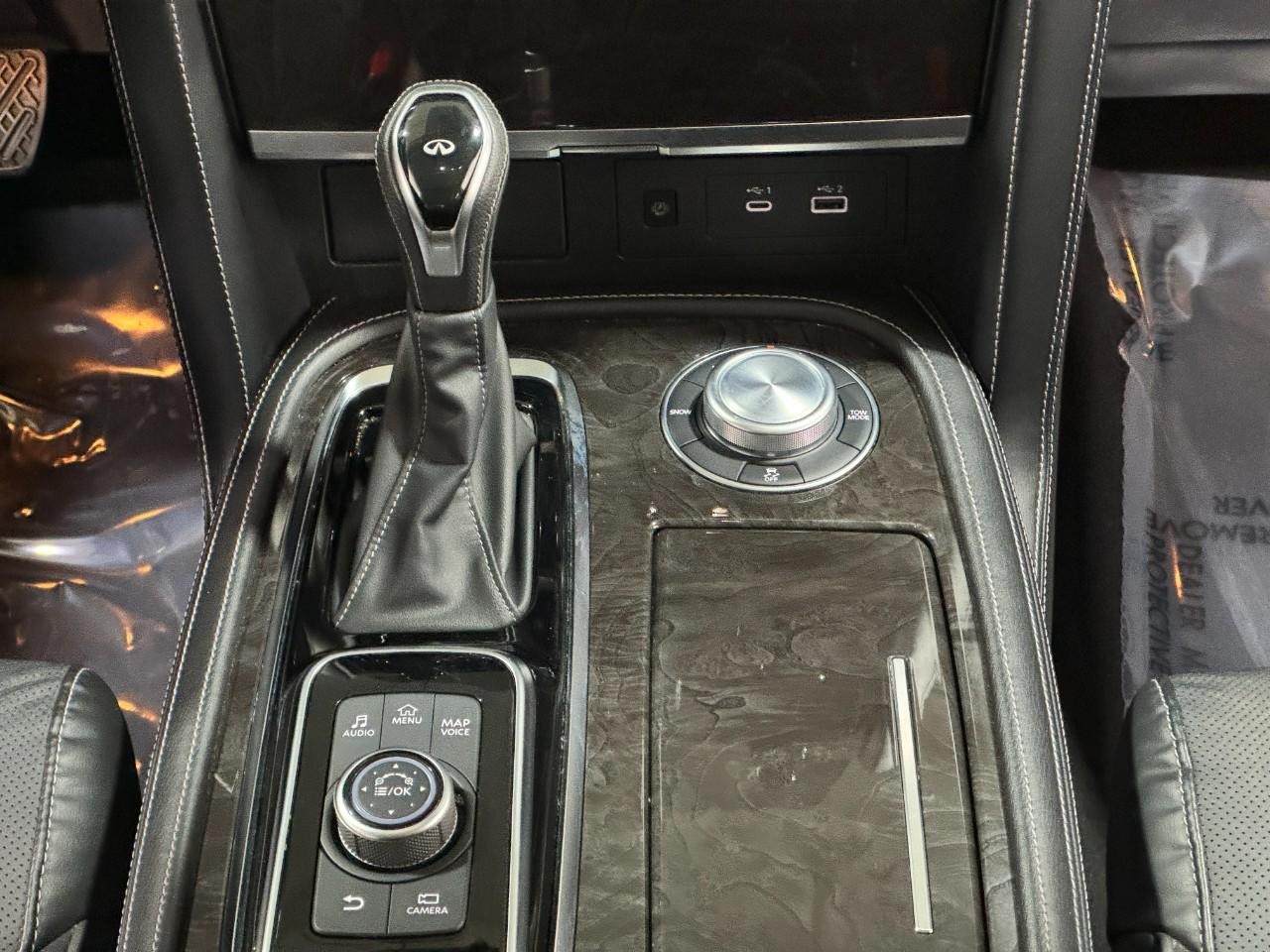 INFINITI QX80 Vehicle Full-screen Gallery Image 19