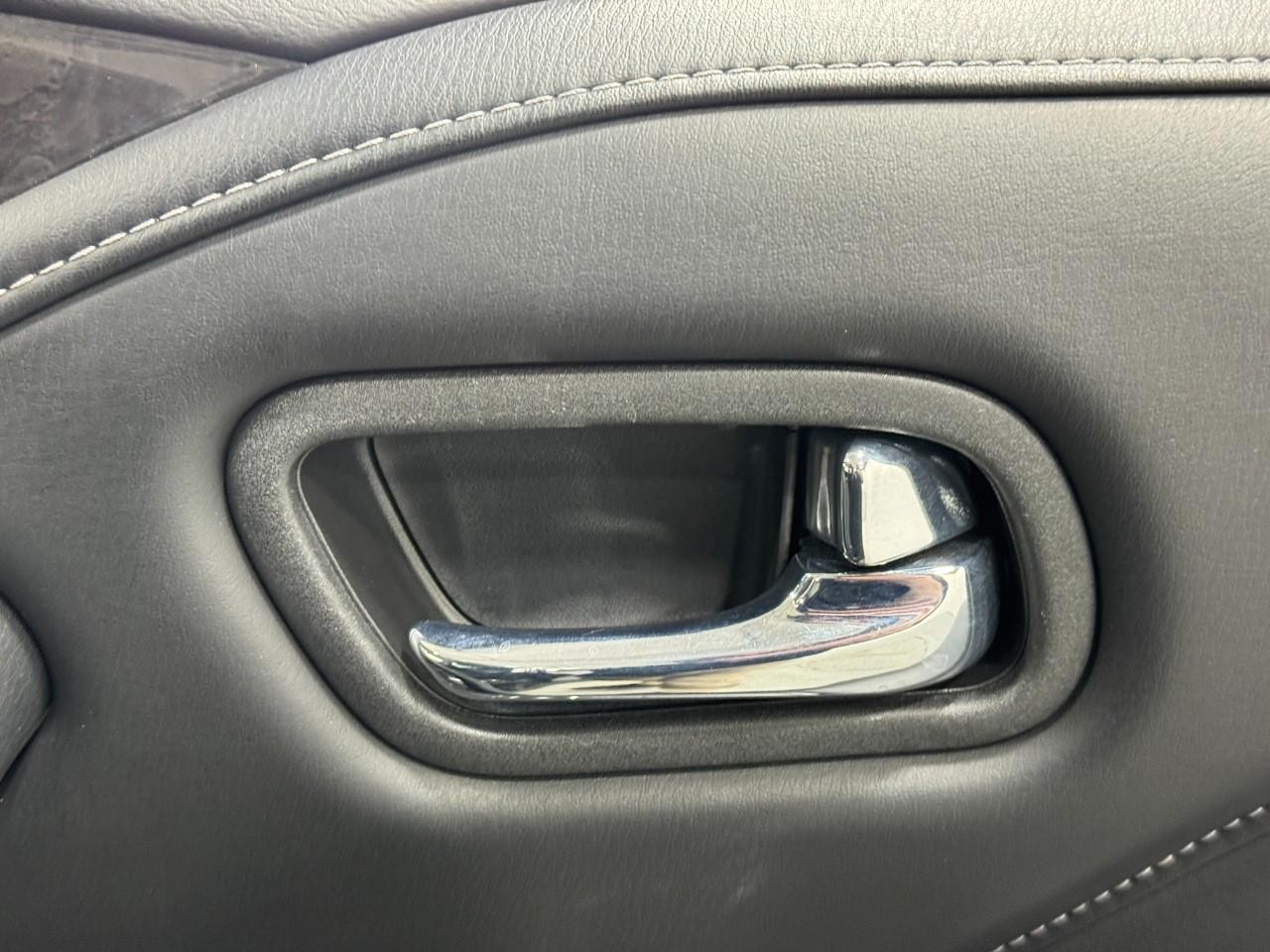 INFINITI QX80 Vehicle Full-screen Gallery Image 24