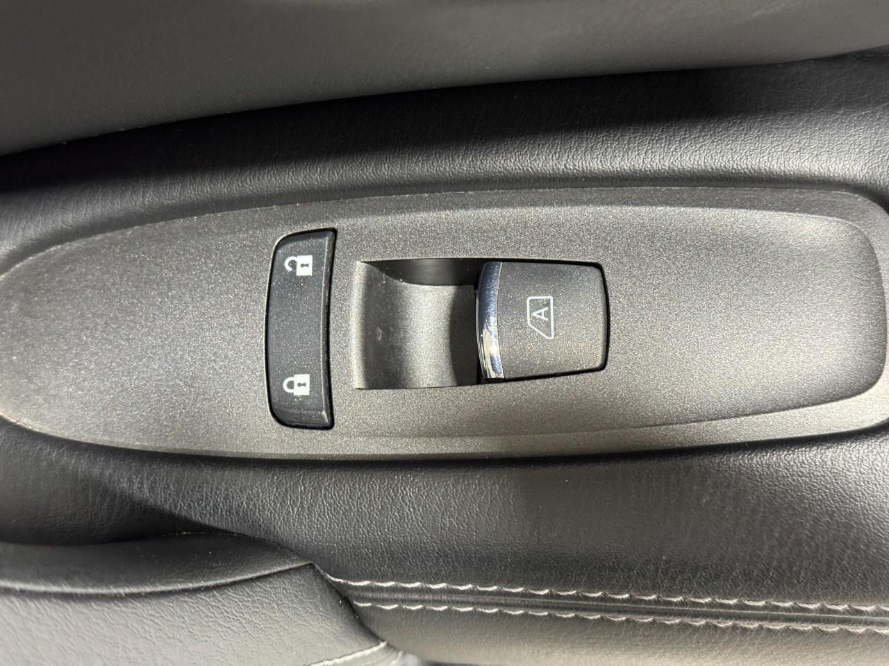 INFINITI QX80 Vehicle Full-screen Gallery Image 25