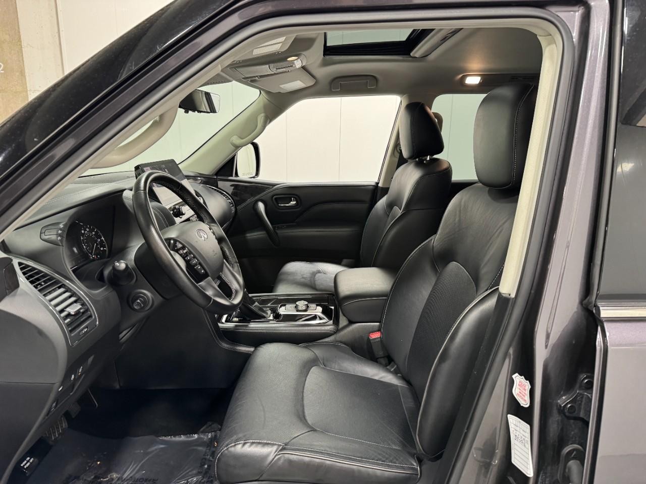 INFINITI QX80 Vehicle Full-screen Gallery Image 29