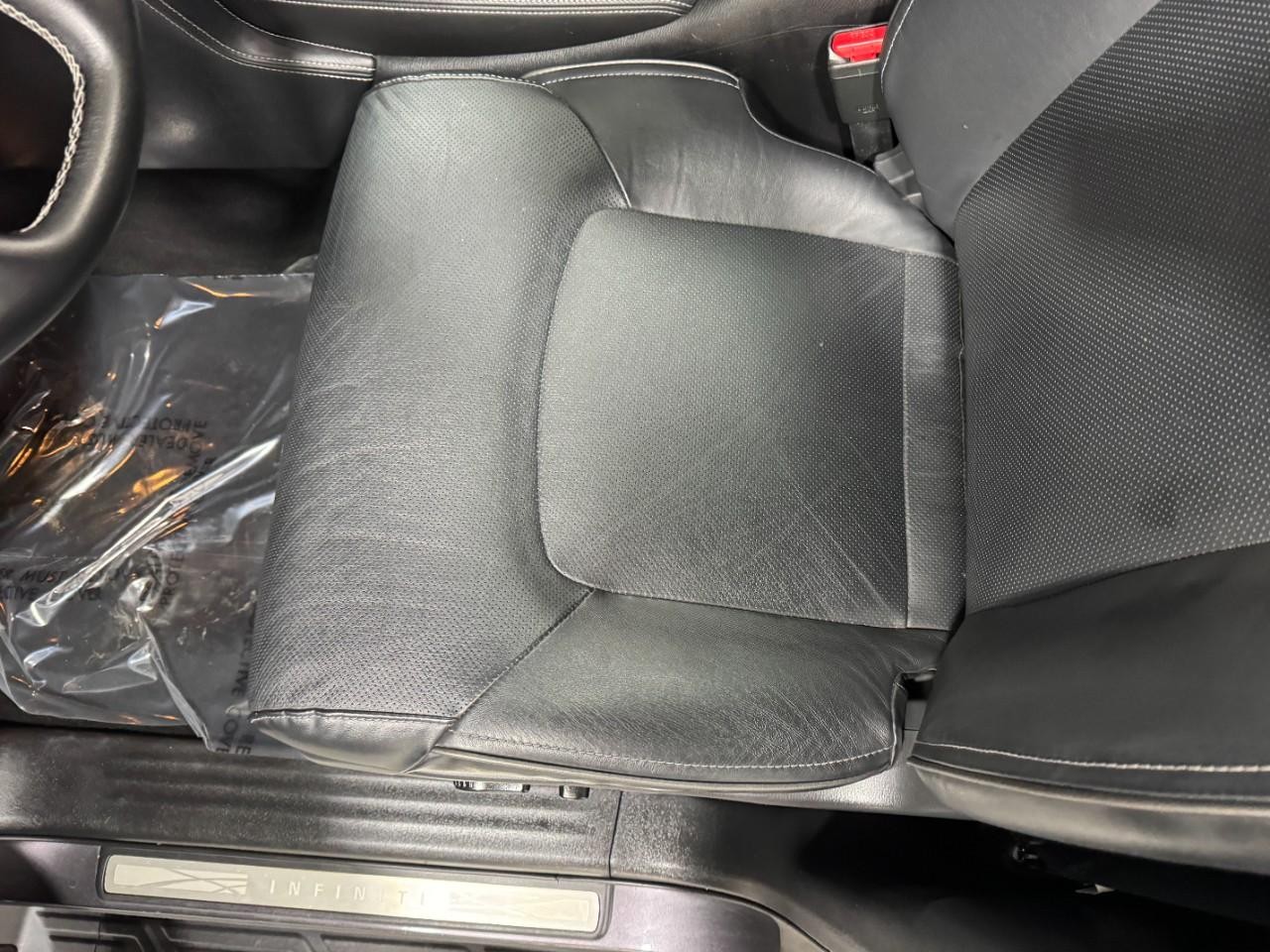 INFINITI QX80 Vehicle Full-screen Gallery Image 30