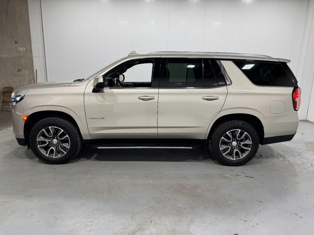 Chevrolet Tahoe Vehicle Full-screen Gallery Image 2