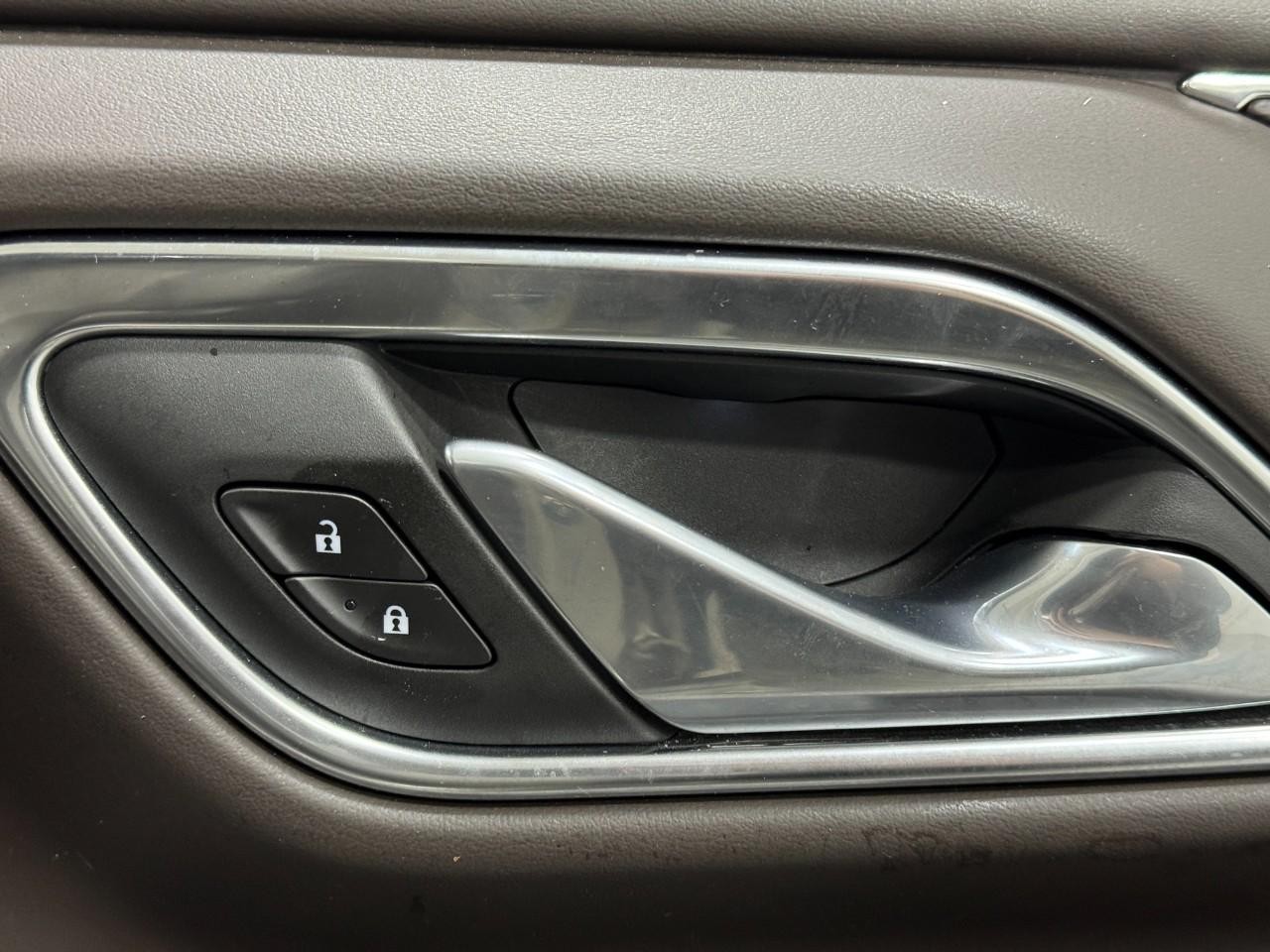 Chevrolet Tahoe Vehicle Full-screen Gallery Image 23