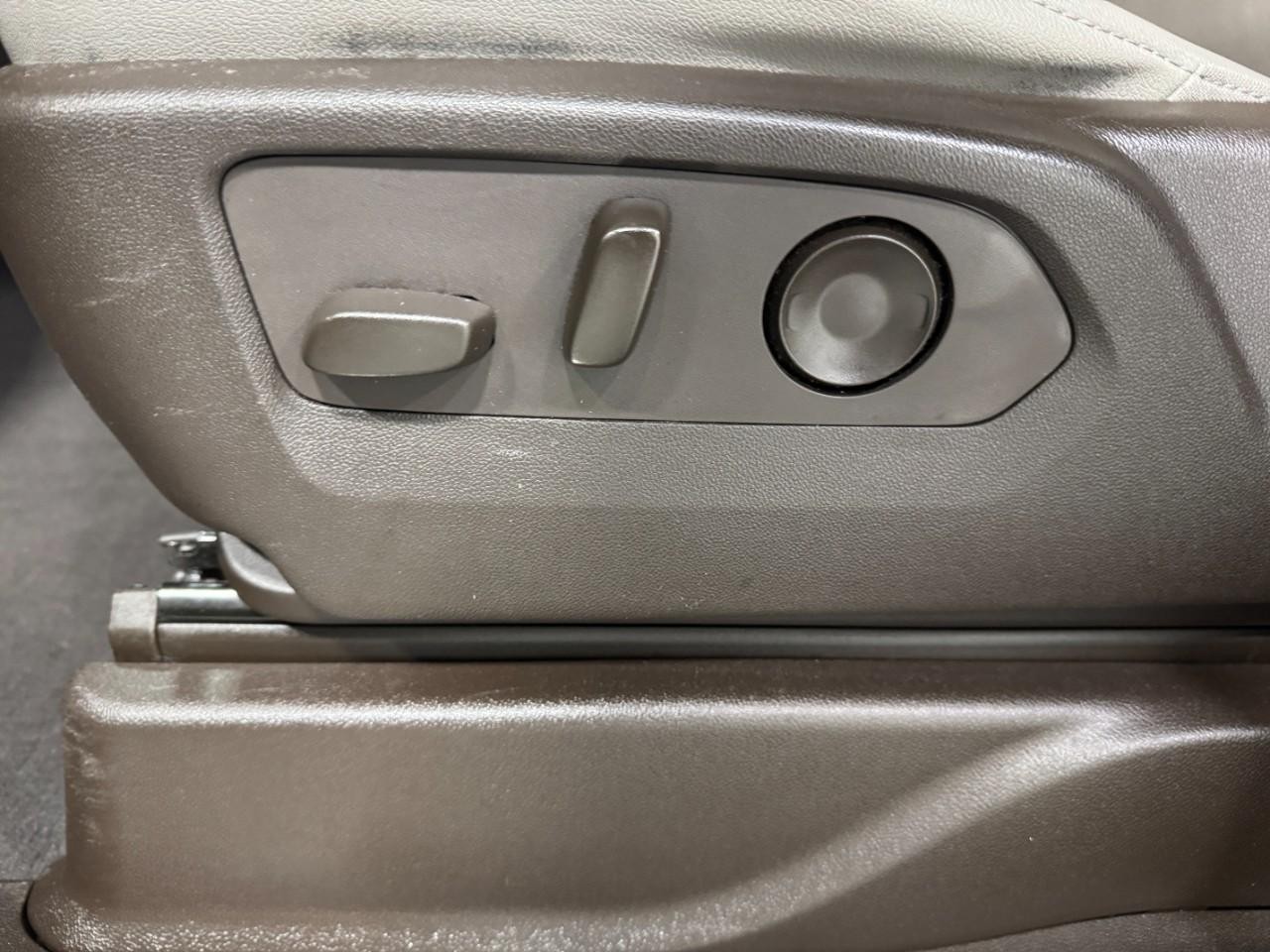 Chevrolet Tahoe Vehicle Full-screen Gallery Image 30