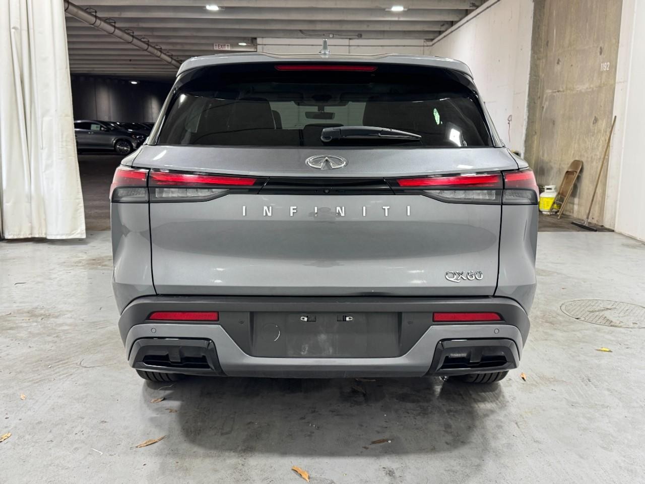 INFINITI QX60 Vehicle Full-screen Gallery Image 10