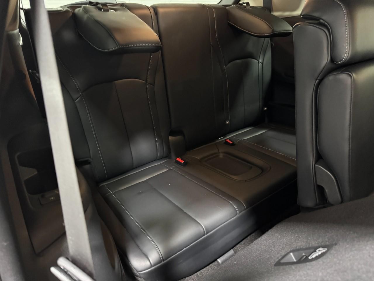 INFINITI QX60 Vehicle Full-screen Gallery Image 11