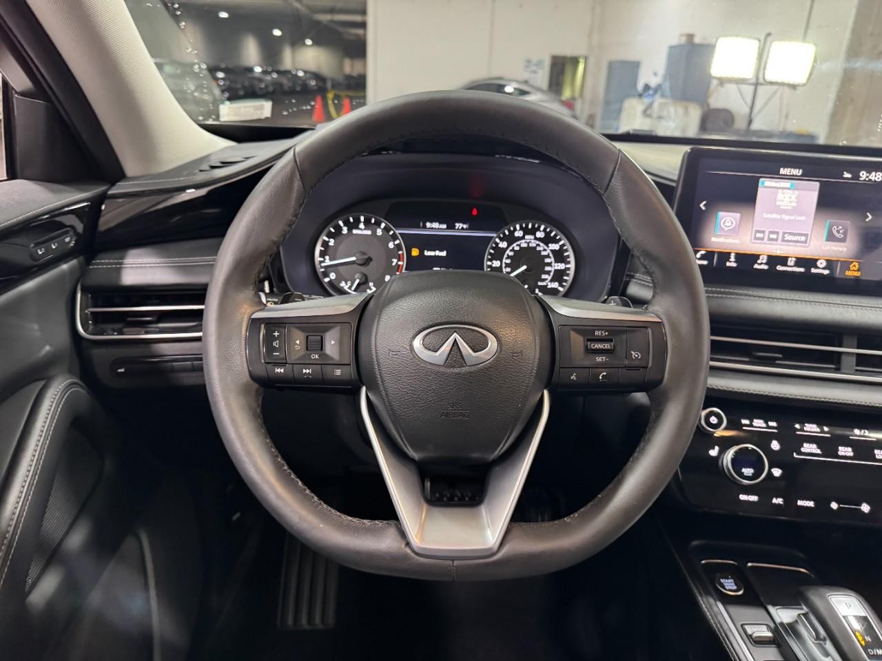 INFINITI QX60 Vehicle Full-screen Gallery Image 16