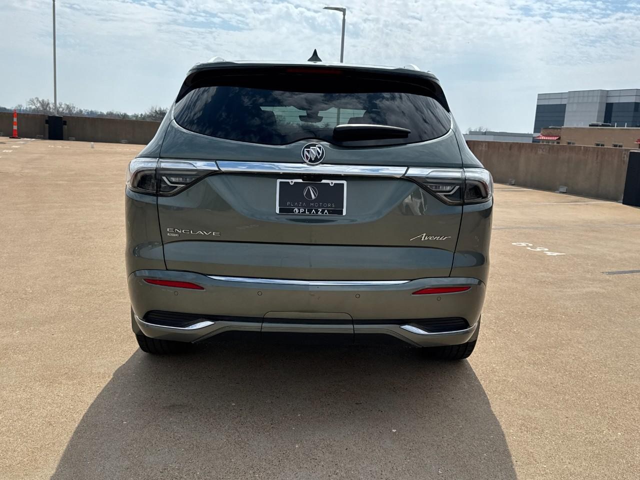 Buick Enclave Vehicle Full-screen Gallery Image 10