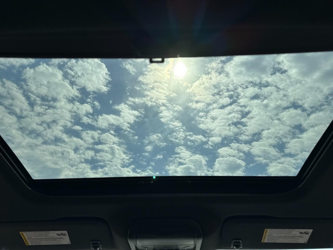 Buick Enclave Vehicle Full-screen Gallery Image 14