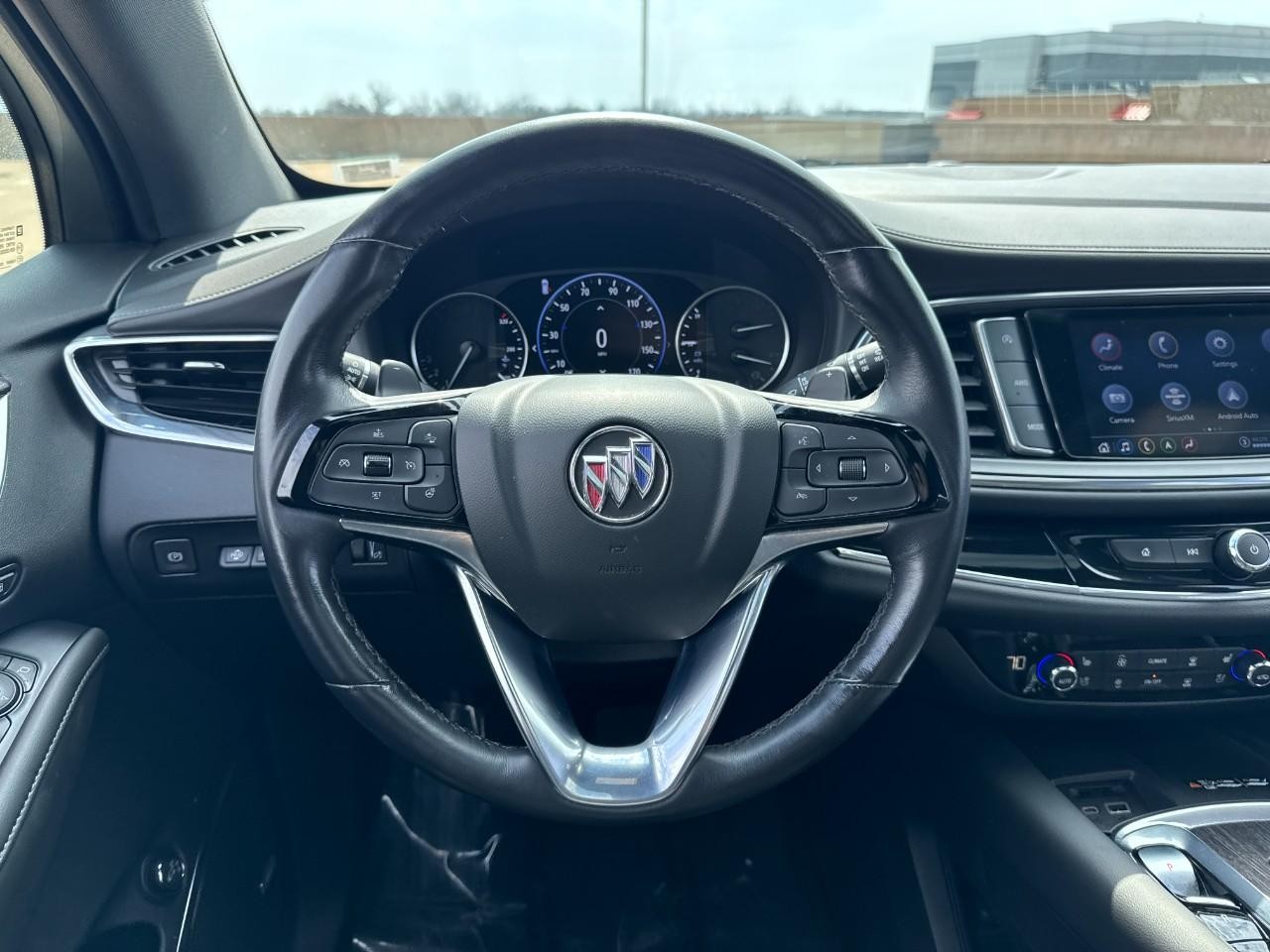 Buick Enclave Vehicle Full-screen Gallery Image 16