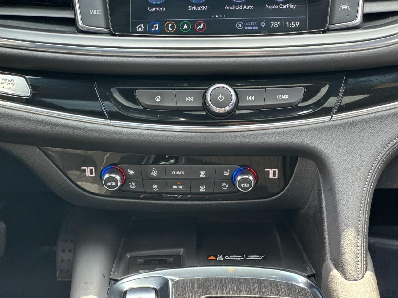 Buick Enclave Vehicle Full-screen Gallery Image 18