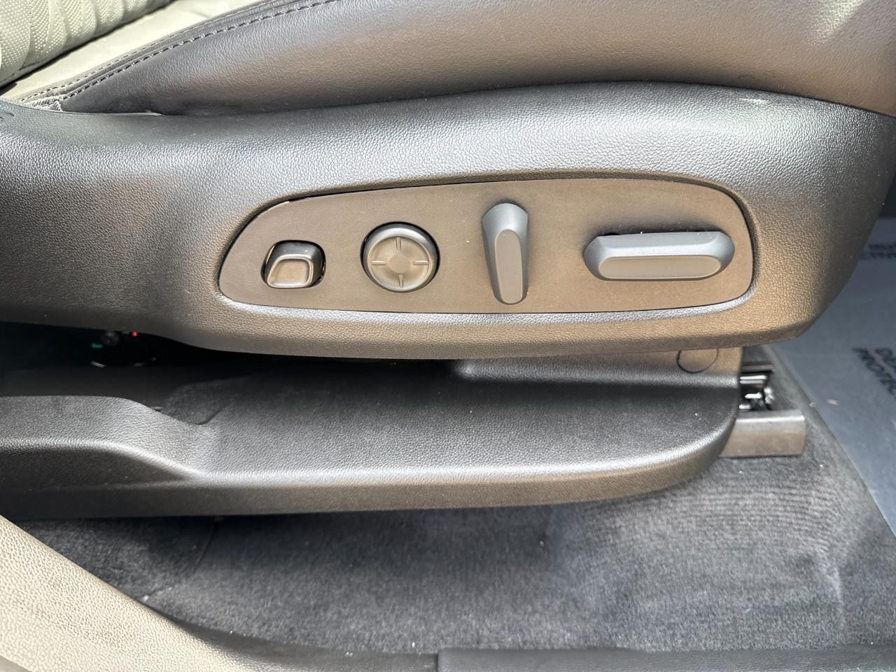 Buick Enclave Vehicle Full-screen Gallery Image 23