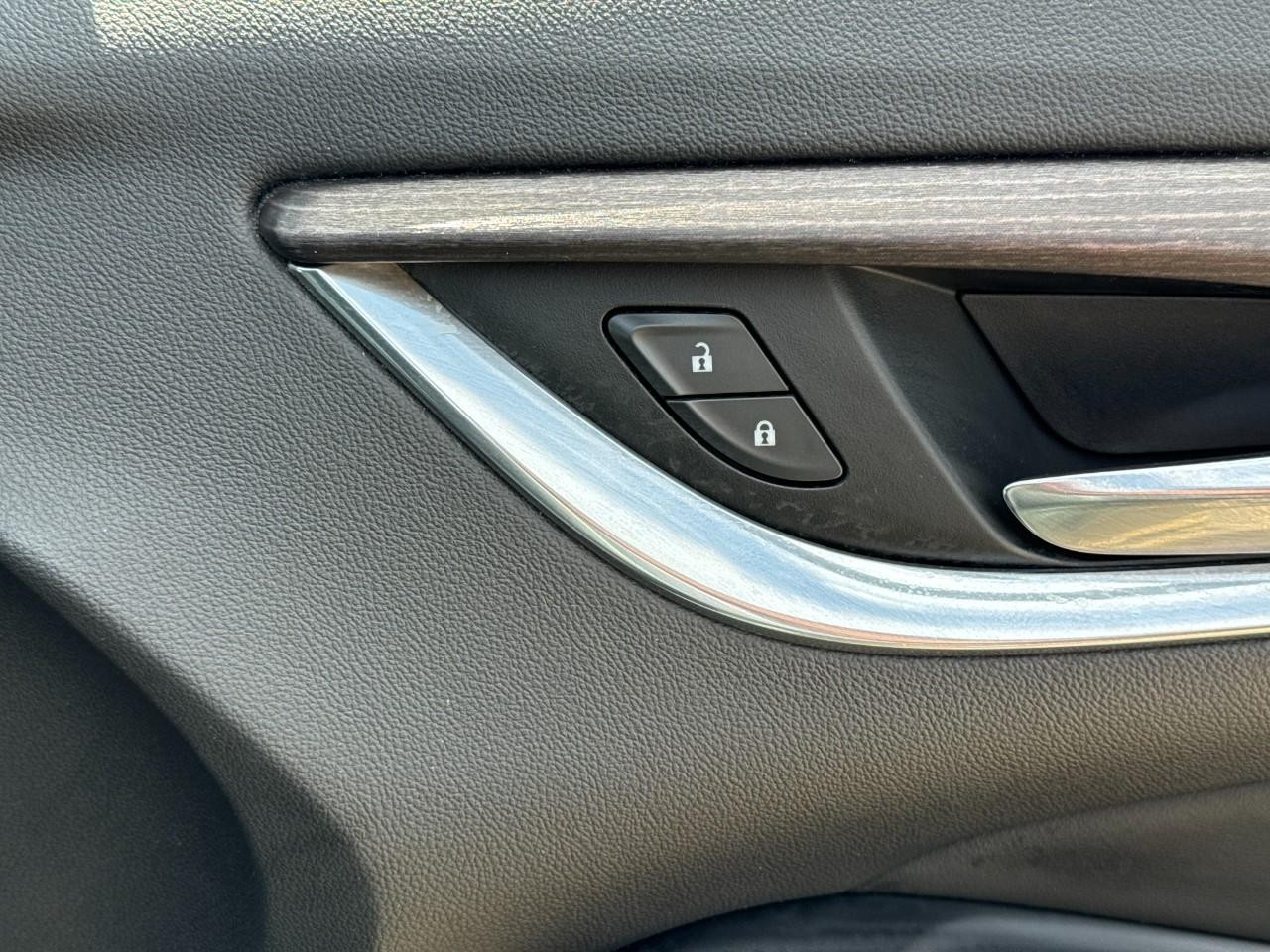 Buick Enclave Vehicle Full-screen Gallery Image 24