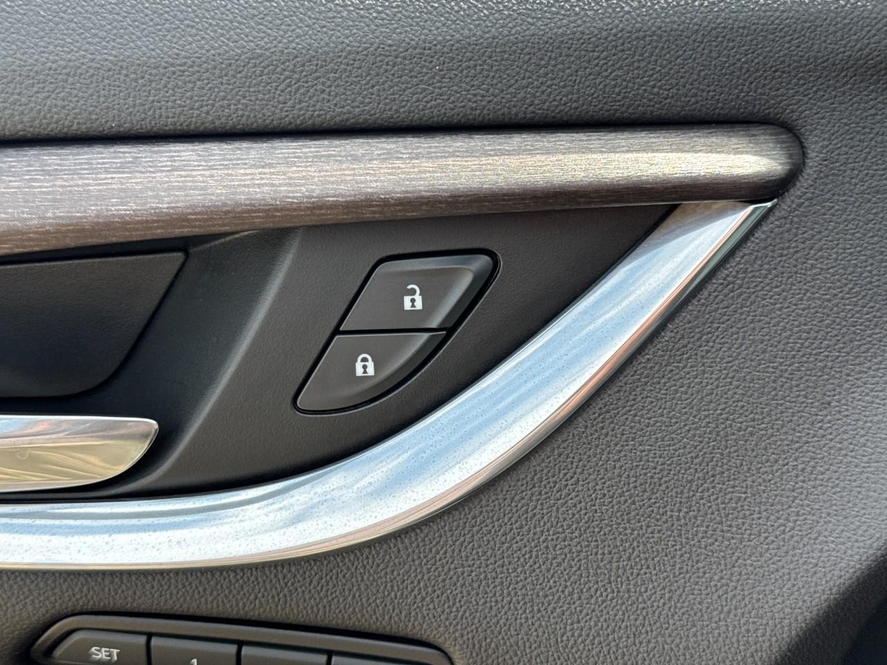 Buick Enclave Vehicle Full-screen Gallery Image 26