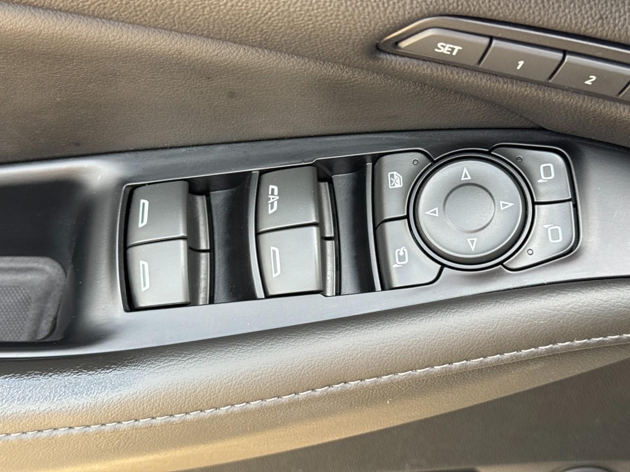 Buick Enclave Vehicle Full-screen Gallery Image 28