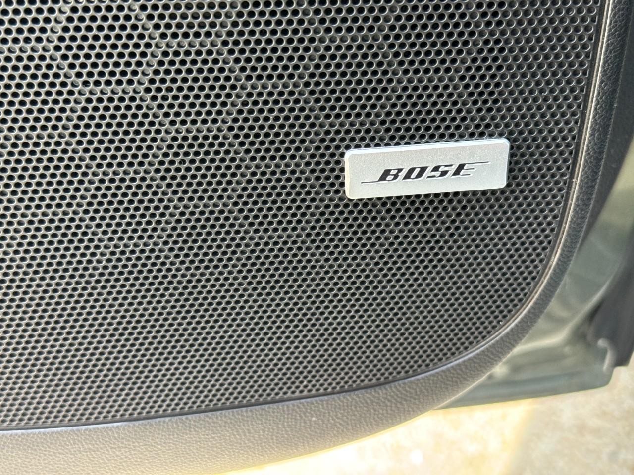 Buick Enclave Vehicle Full-screen Gallery Image 30