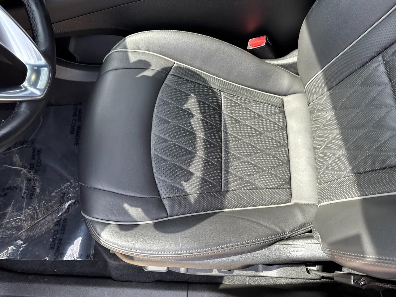 Buick Enclave Vehicle Full-screen Gallery Image 32