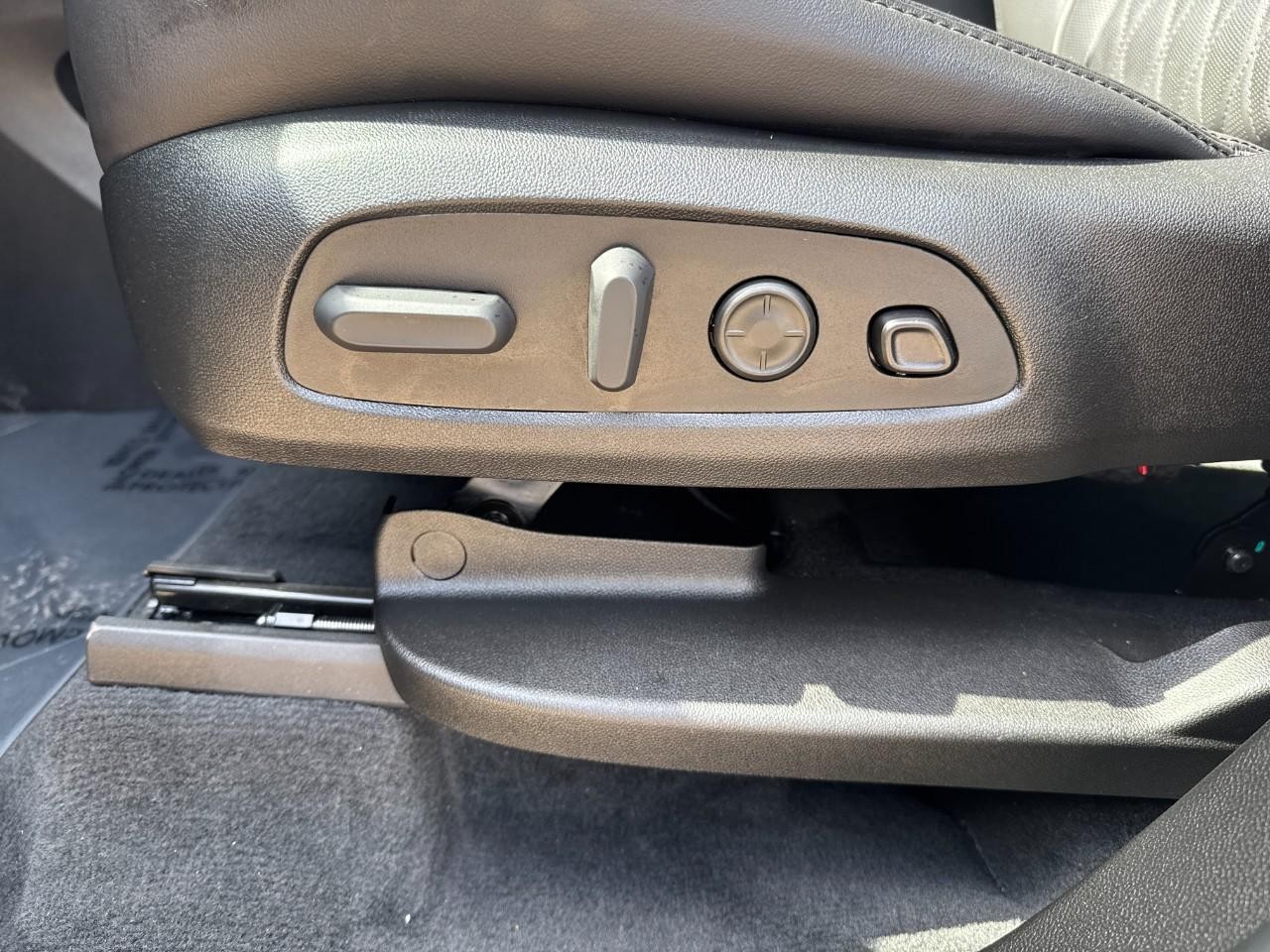 Buick Enclave Vehicle Full-screen Gallery Image 33