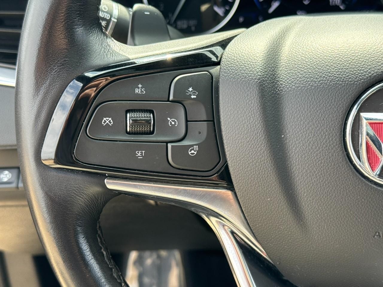 Buick Enclave Vehicle Full-screen Gallery Image 35