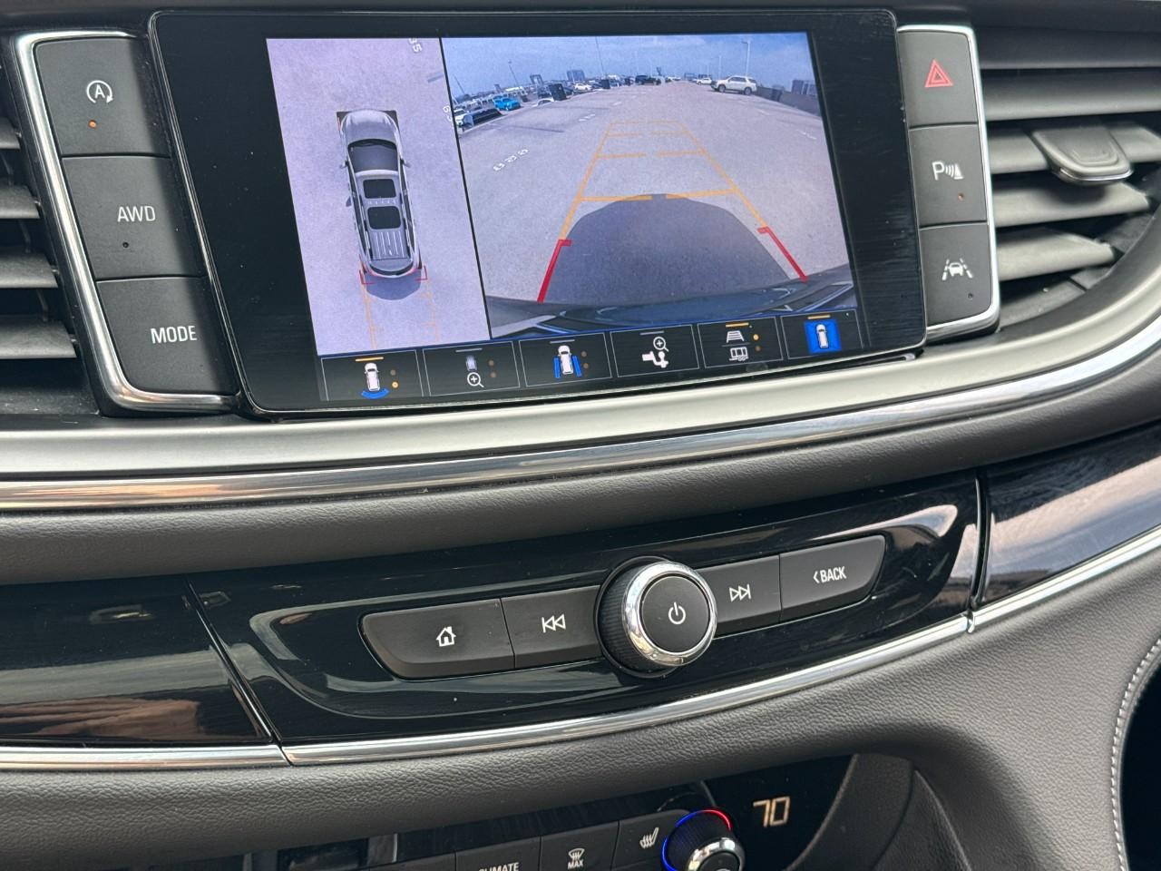 Buick Enclave Vehicle Full-screen Gallery Image 38