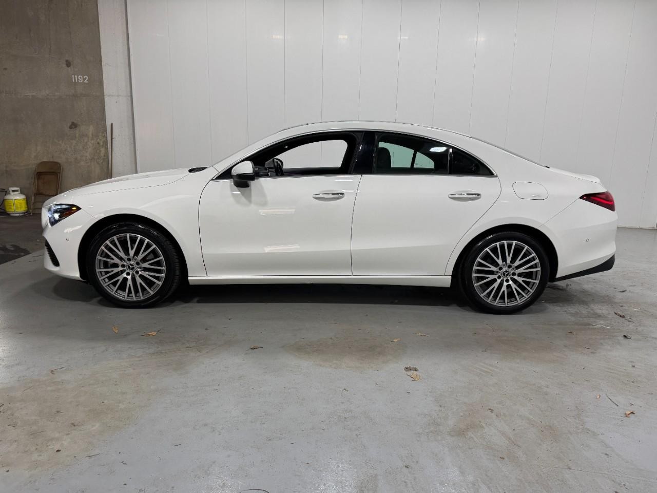 Mercedes-Benz CLA Vehicle Full-screen Gallery Image 2