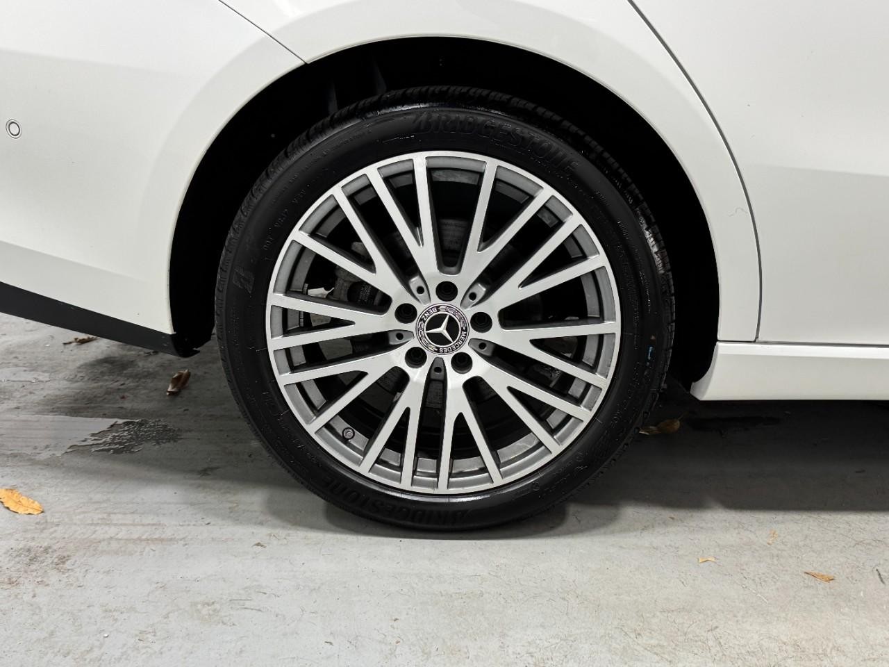 Mercedes-Benz CLA Vehicle Full-screen Gallery Image 5