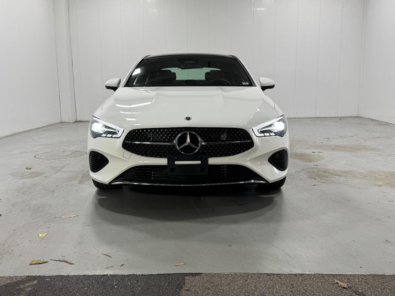 Mercedes-Benz CLA Vehicle Full-screen Gallery Image 7