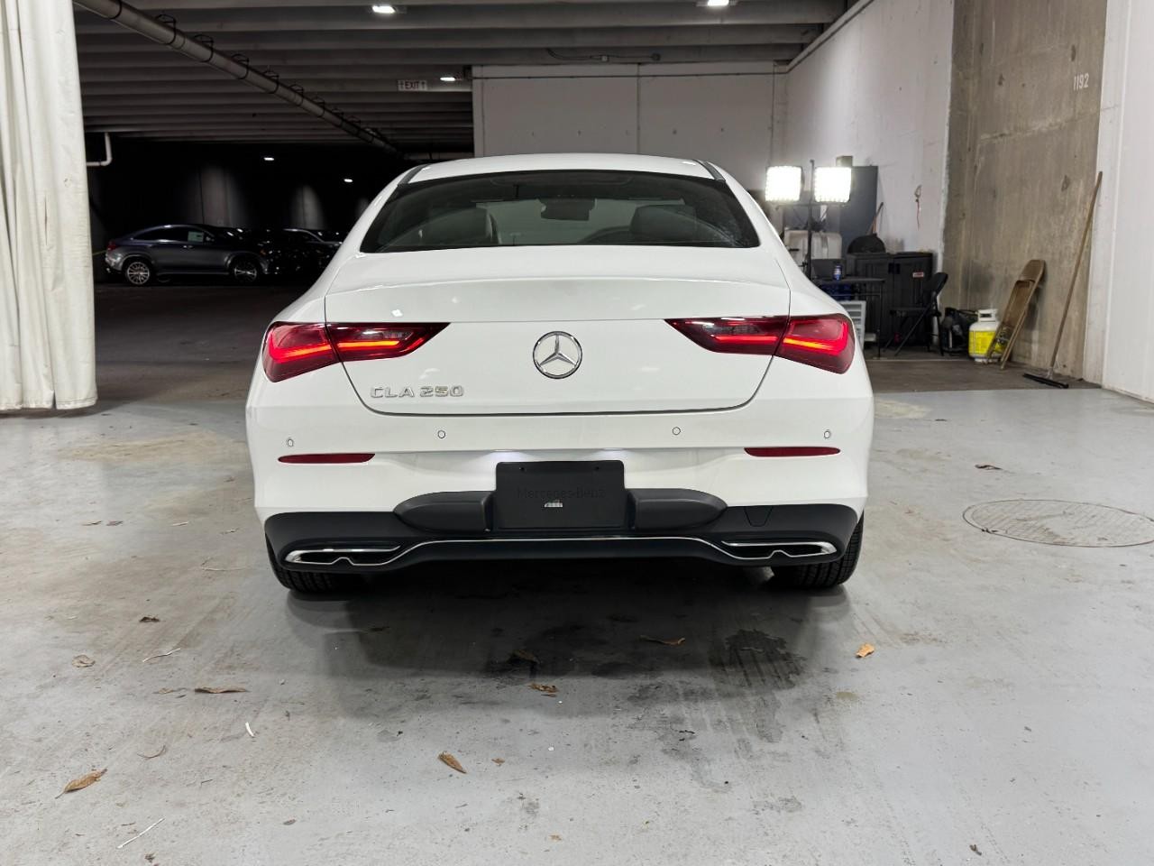 Mercedes-Benz CLA Vehicle Full-screen Gallery Image 9