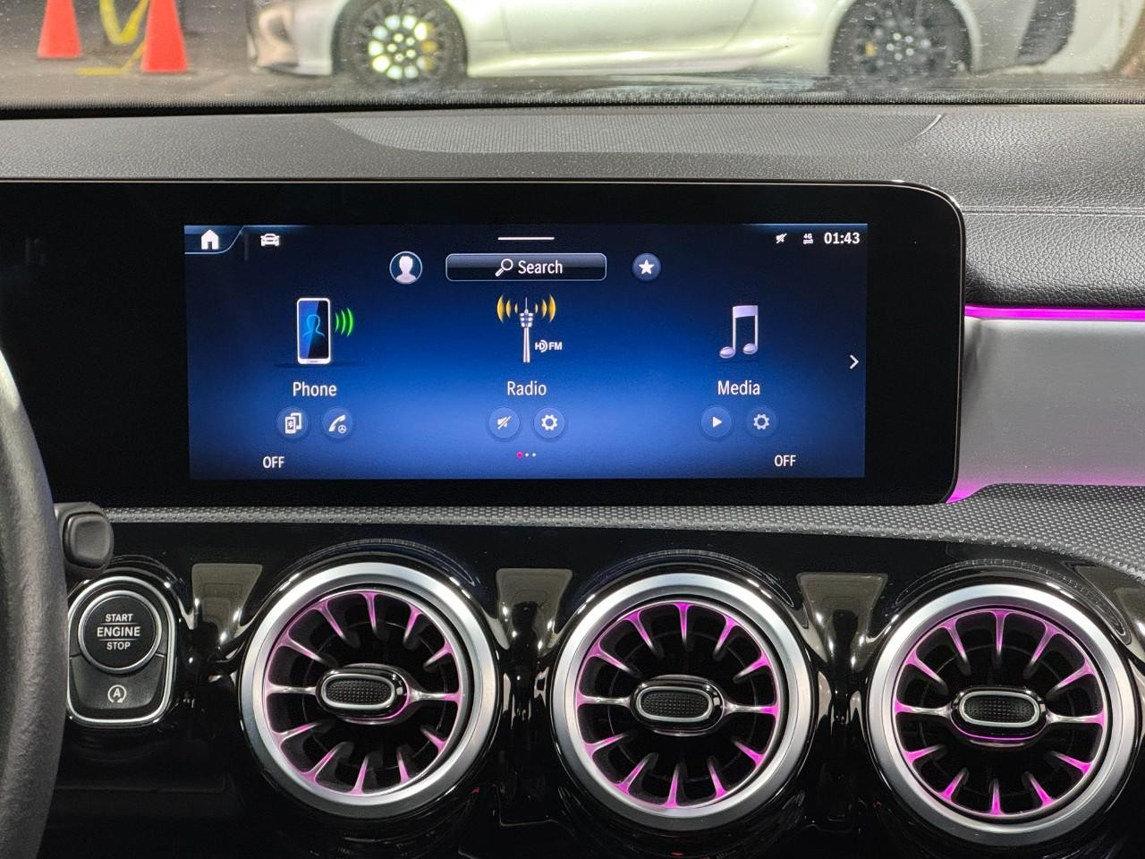 Mercedes-Benz CLA Vehicle Full-screen Gallery Image 14