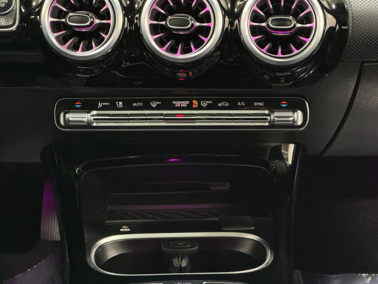 Mercedes-Benz CLA Vehicle Full-screen Gallery Image 15