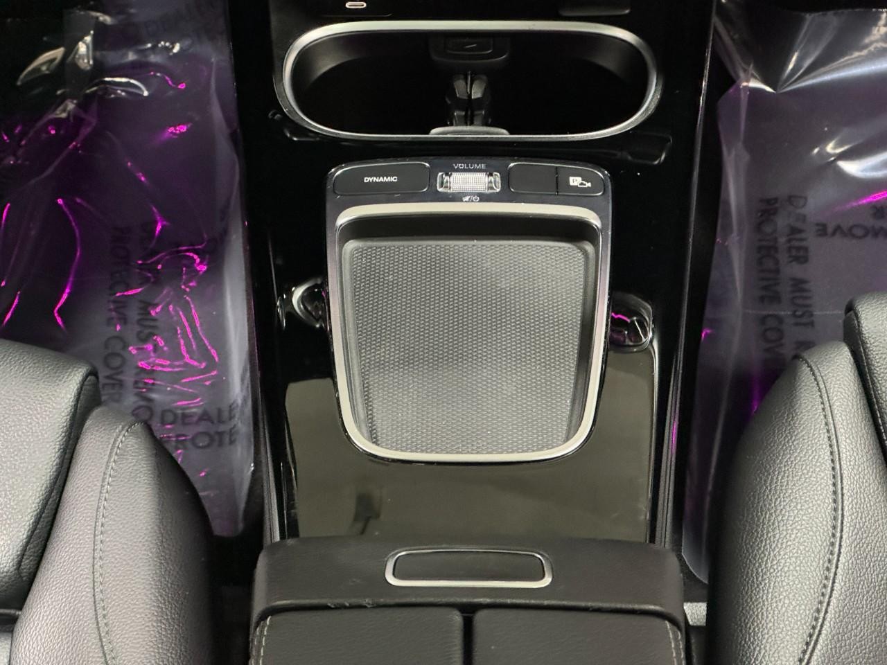 Mercedes-Benz CLA Vehicle Full-screen Gallery Image 16