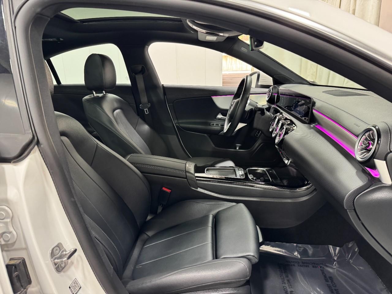 Mercedes-Benz CLA Vehicle Full-screen Gallery Image 18