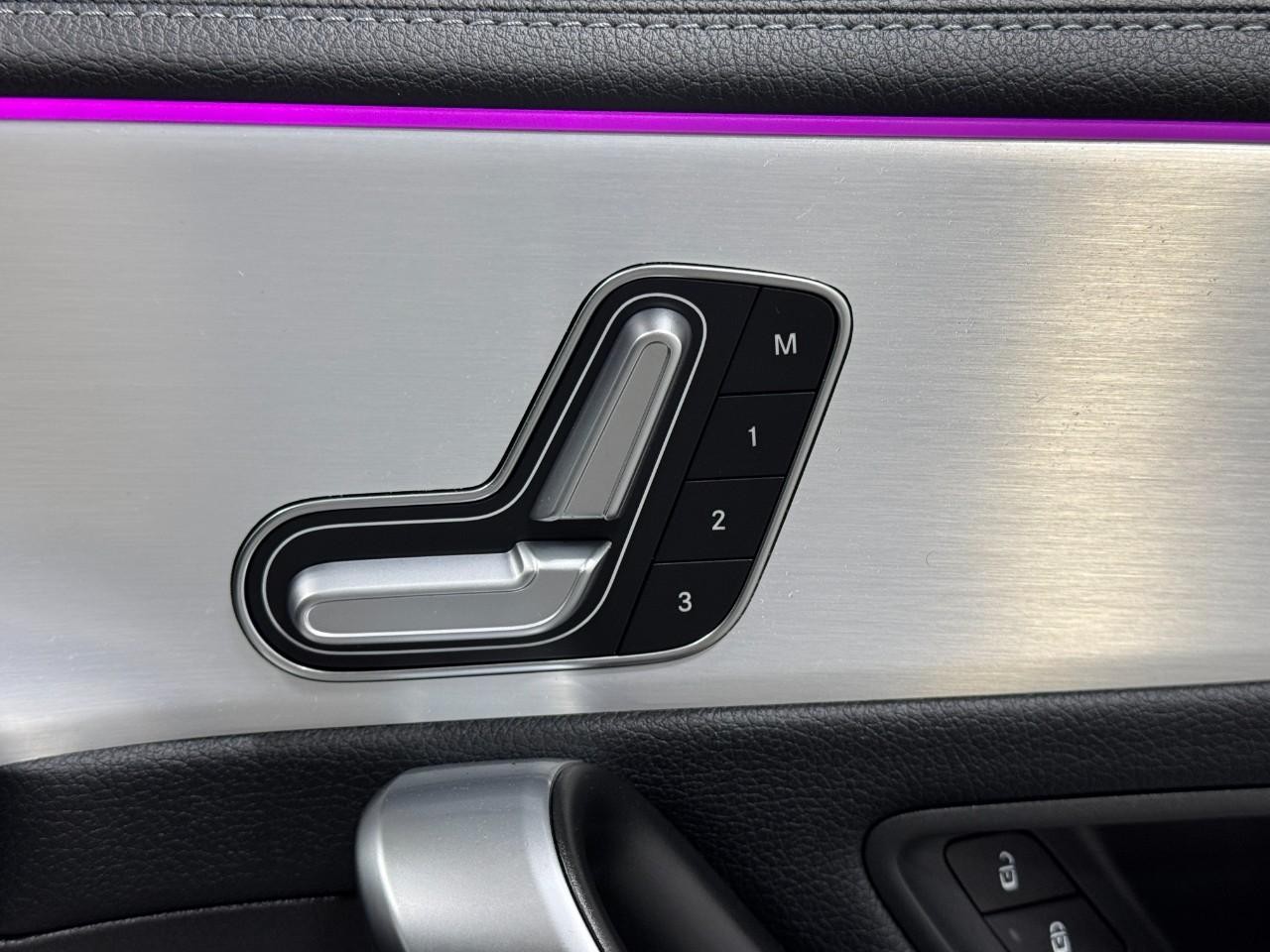 Mercedes-Benz CLA Vehicle Full-screen Gallery Image 21