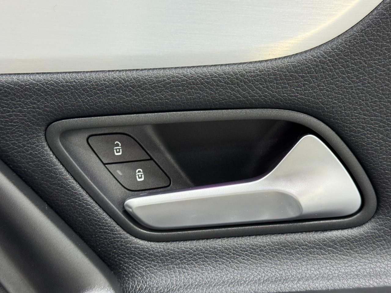 Mercedes-Benz CLA Vehicle Full-screen Gallery Image 22