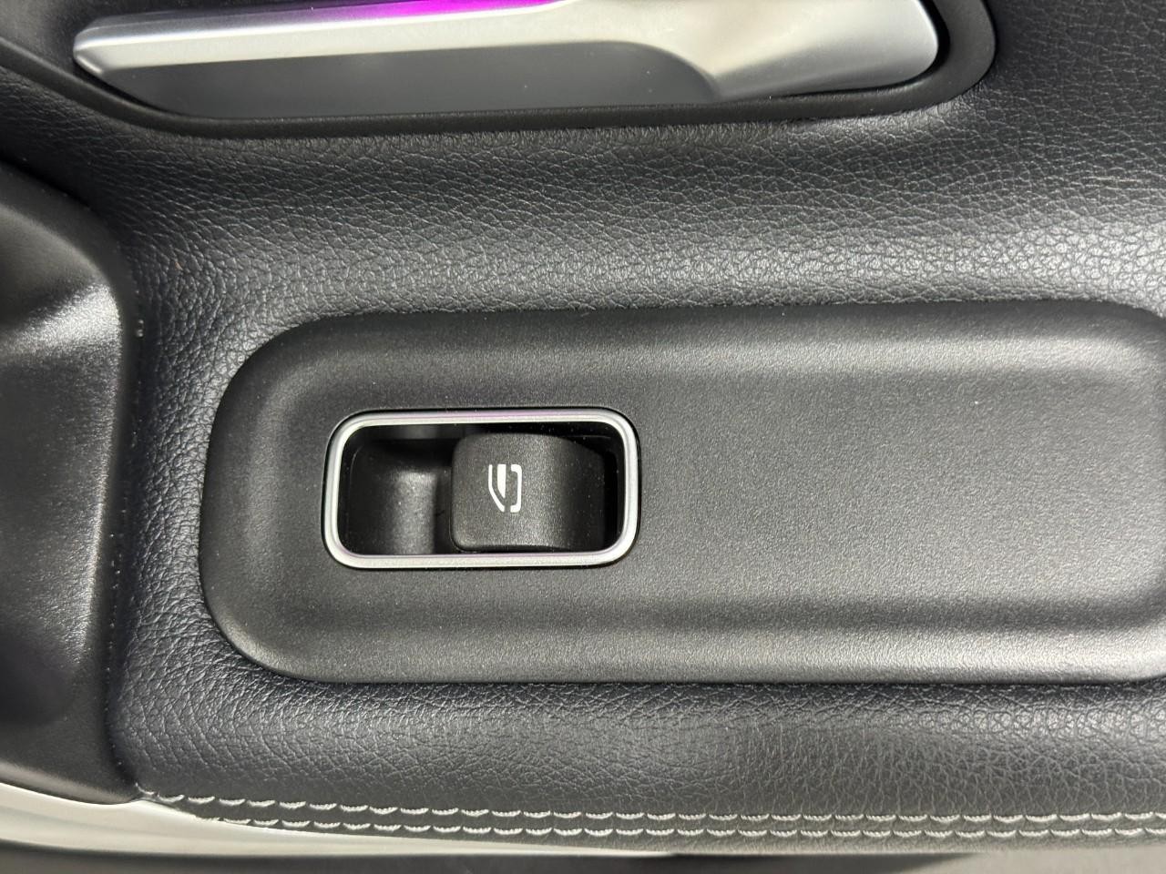 Mercedes-Benz CLA Vehicle Full-screen Gallery Image 23