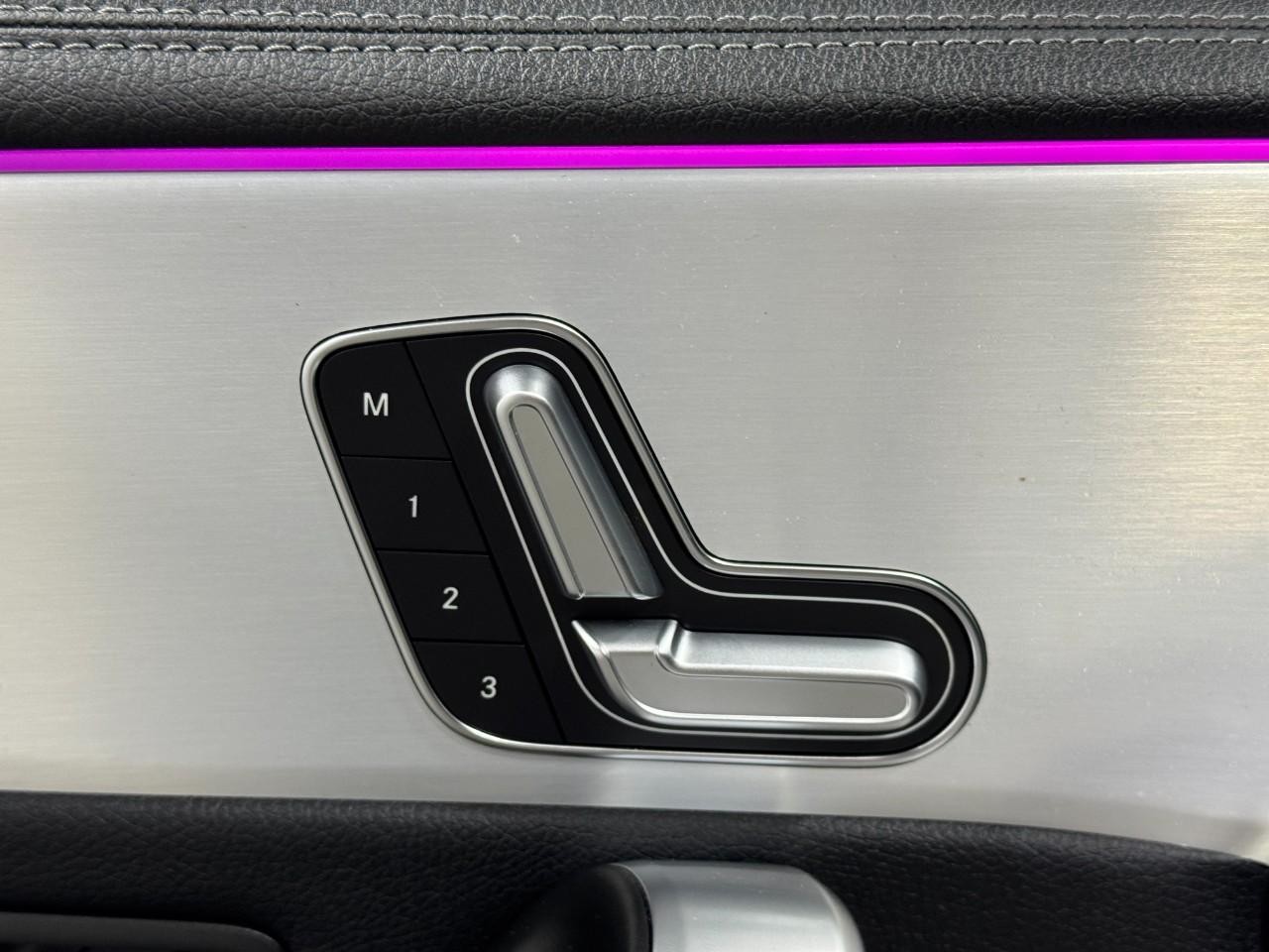 Mercedes-Benz CLA Vehicle Full-screen Gallery Image 24