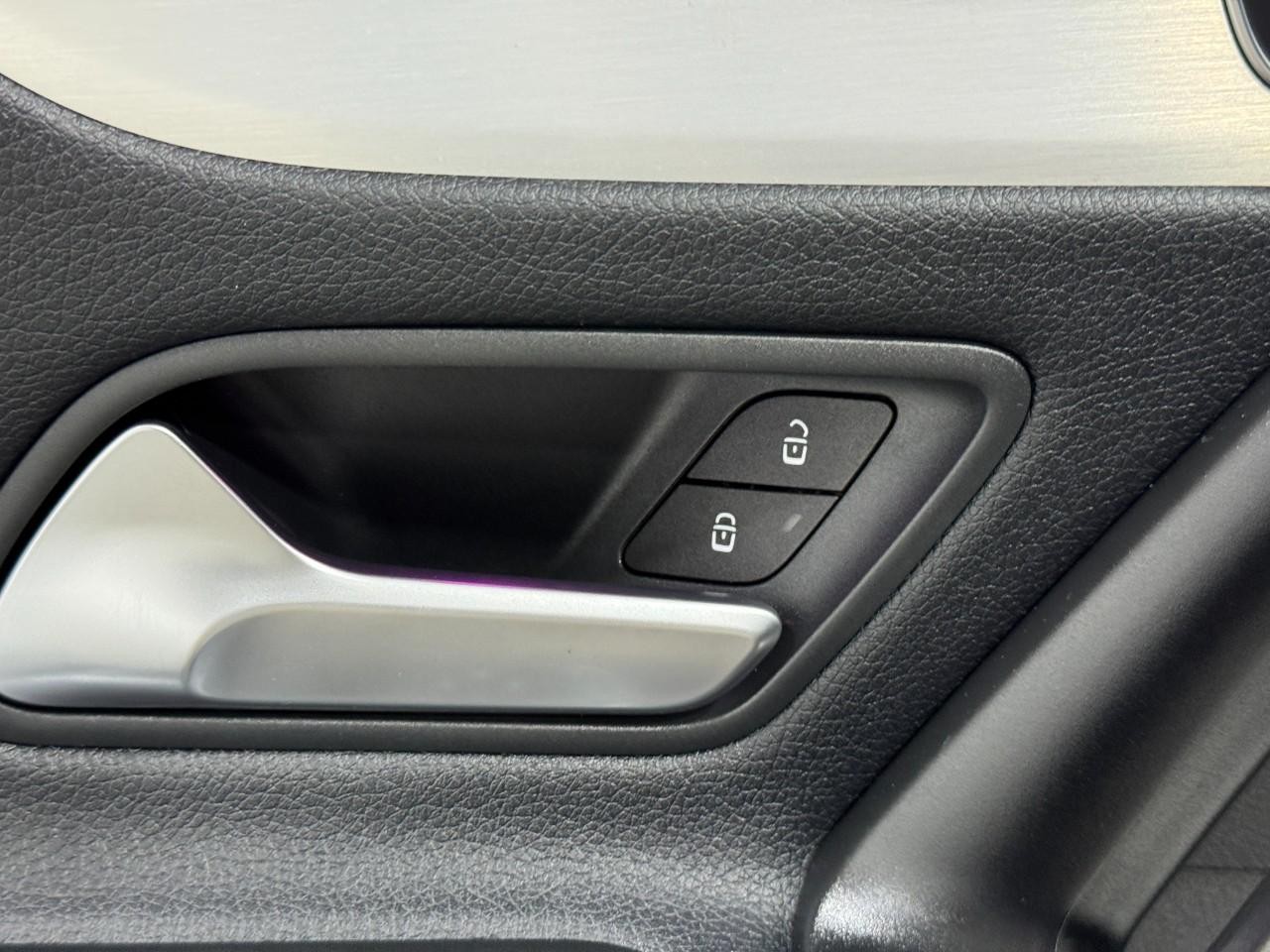 Mercedes-Benz CLA Vehicle Full-screen Gallery Image 25