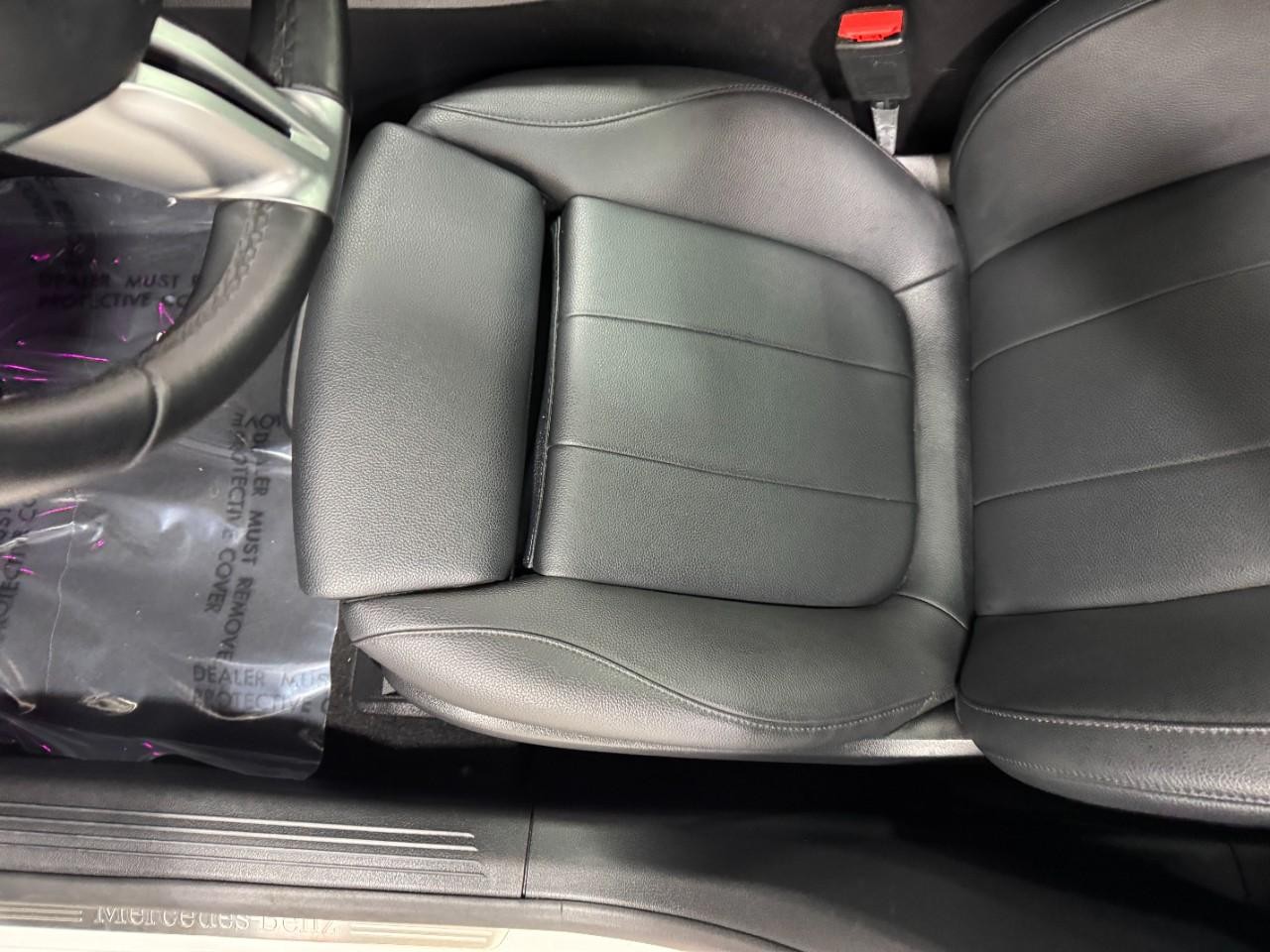 Mercedes-Benz CLA Vehicle Full-screen Gallery Image 29